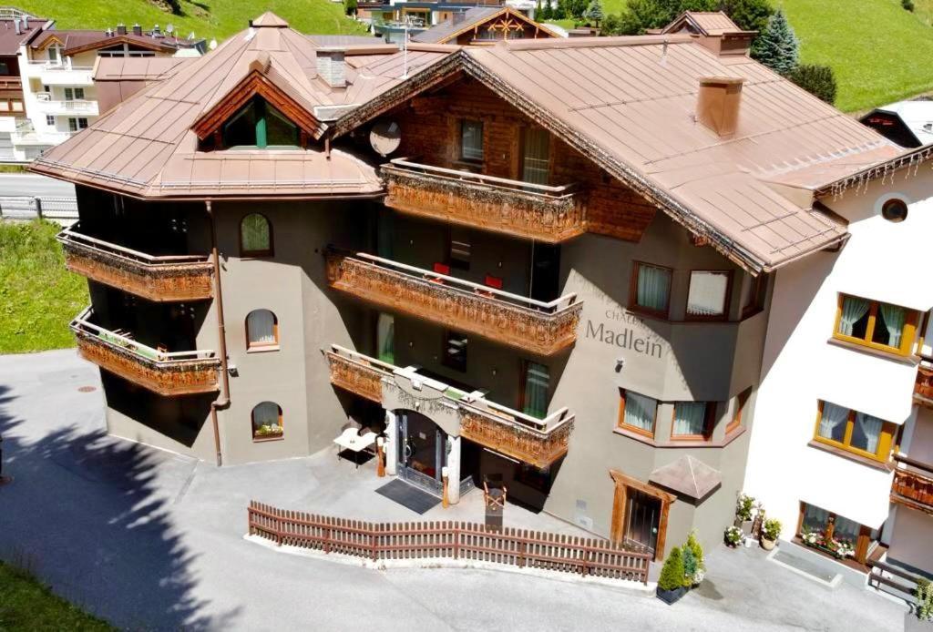 ホテル Chalet Madlein イシュグル エクステリア 写真